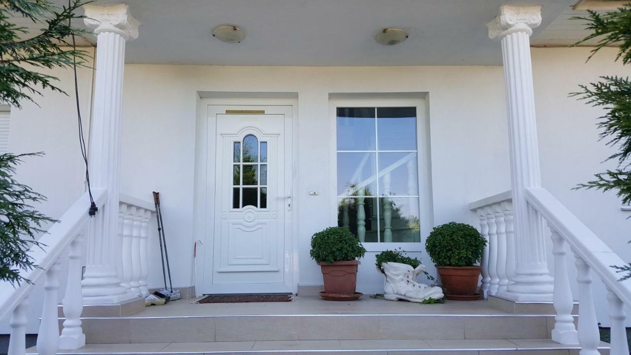 Appartement Leon'S Silberwald à Strasshof an der Nordbahn Extérieur photo